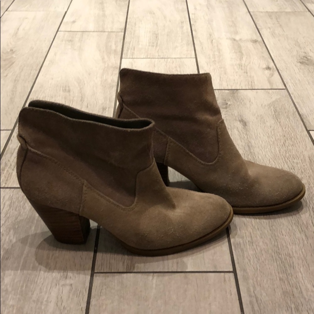 Nine West beige/gray booties- size 7